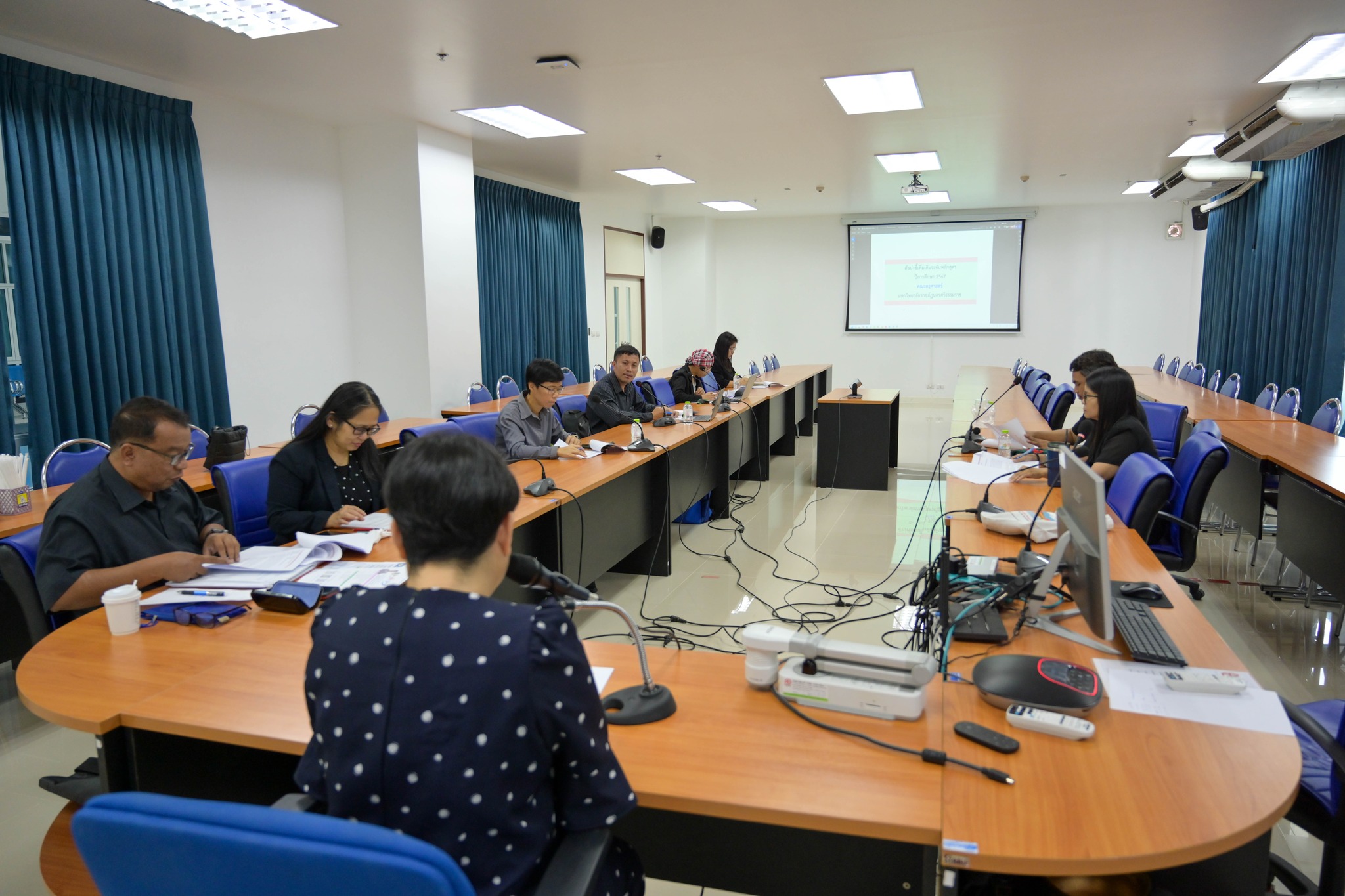 คณะครุศาสตร์ มรภ.นศ. จัดการประชุมบุคลากรประจำคณะ เพื่อพิจารณากำหนดตัว ...